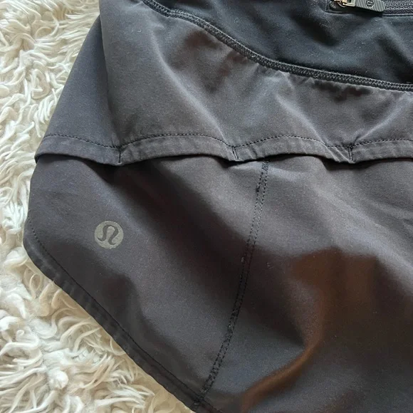 Black Lululemon 2.5” Speed Up Short - Picture 3 of 5